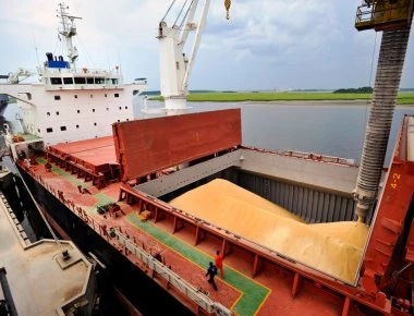 Αμερικανικό πλοίο που μεταφέρει σόγια στην Κίνα βρίσκεται ένα μήνα στή θάλασσα λόγω δασμών